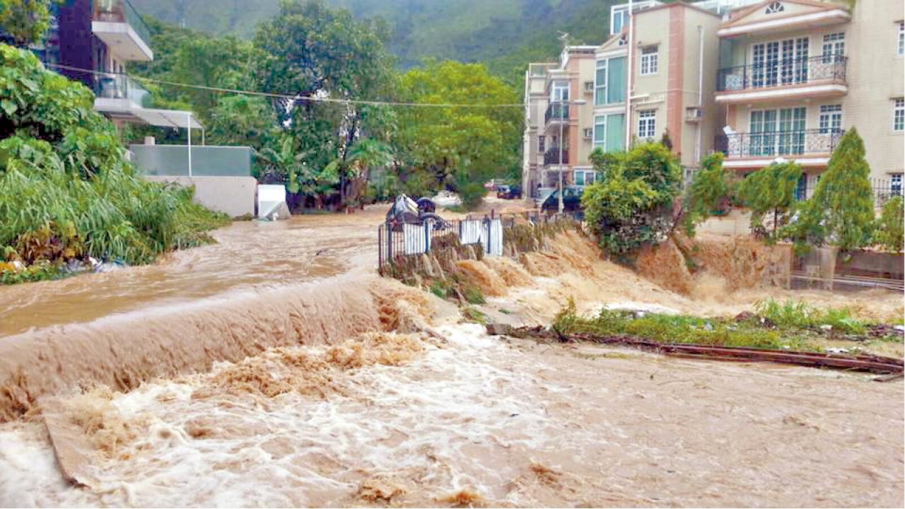 洪水淹至,汀角村頓成澤國。