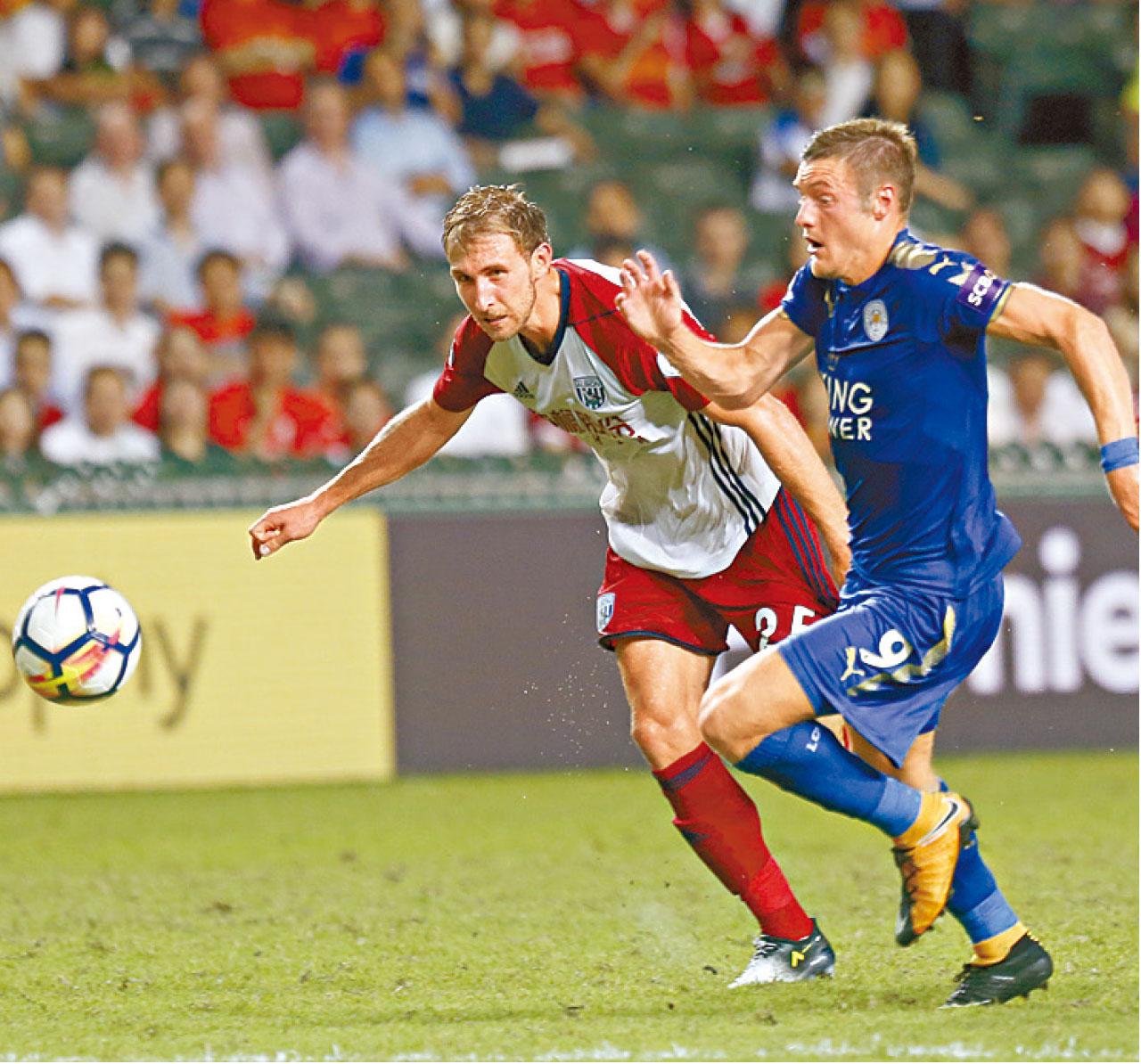 華迪(右)未能為李城取得士哥。