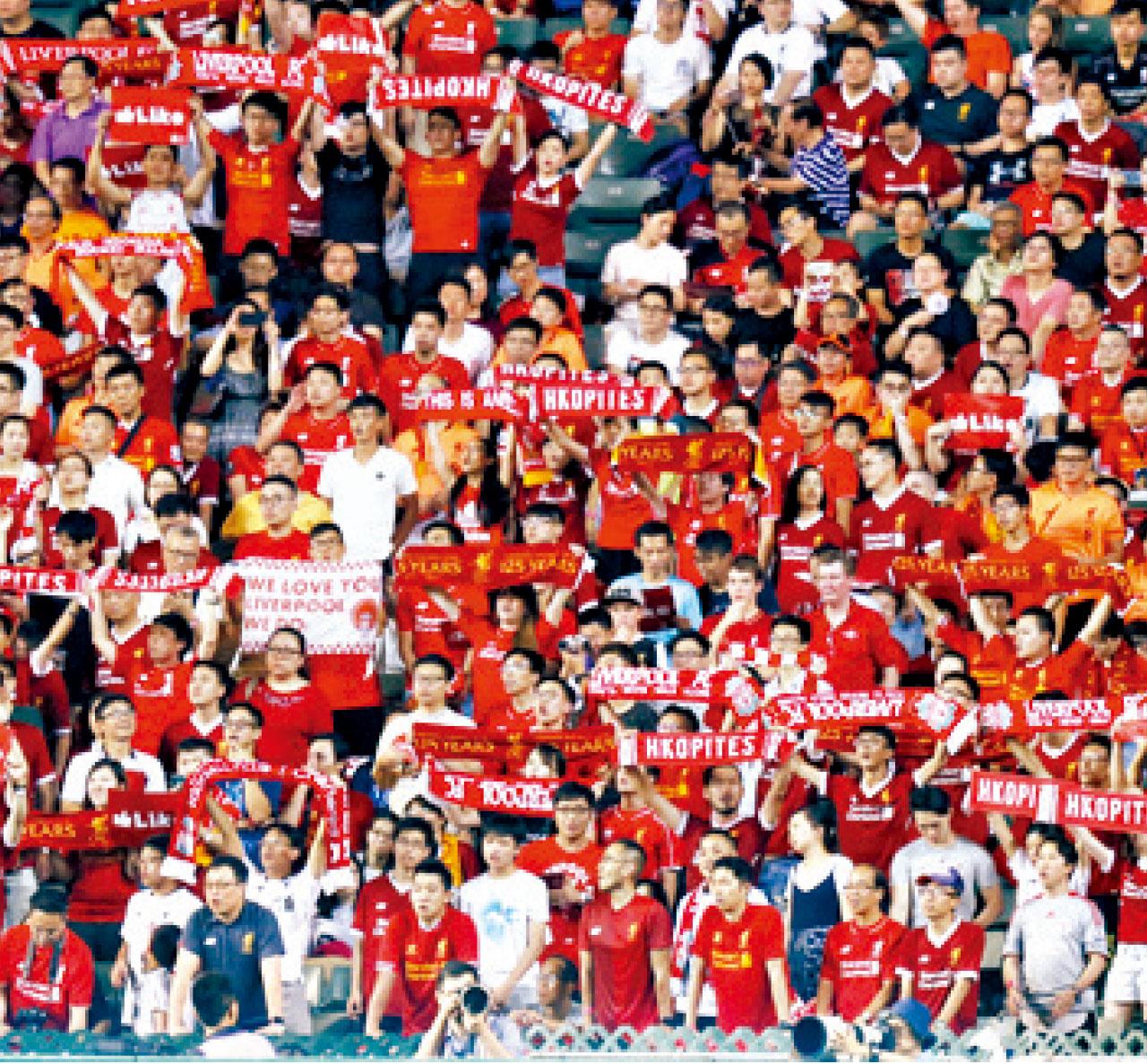 大球場出現紅海。