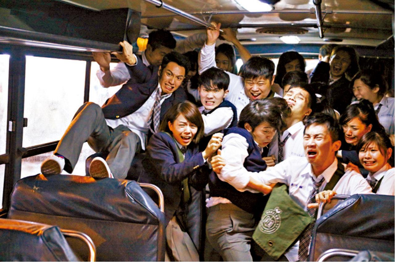 大怪物在校巴開殺戒,九把刀找來柯震東和未芸樺客串演學生,短短幾分鐘戲份,兩人拍到周身瘀傷。