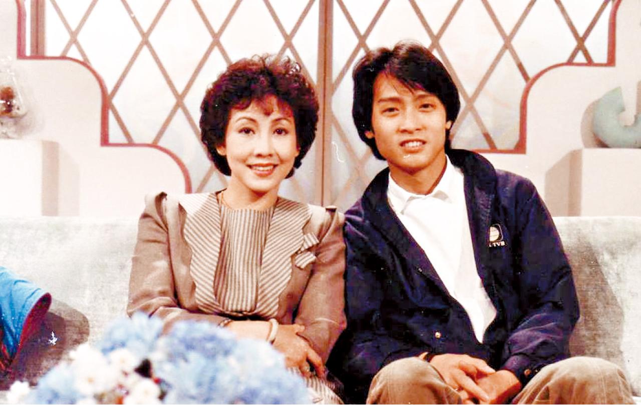 經典婦女節目
《婦女新姿》
無綫電視八十年代製作的《婦女新姿》,由李曾鵬展與李錦聯等輪流主持烹飪環節,陳齊頌(左)、王愛明、森森及曾近榮等都曾擔任主持。