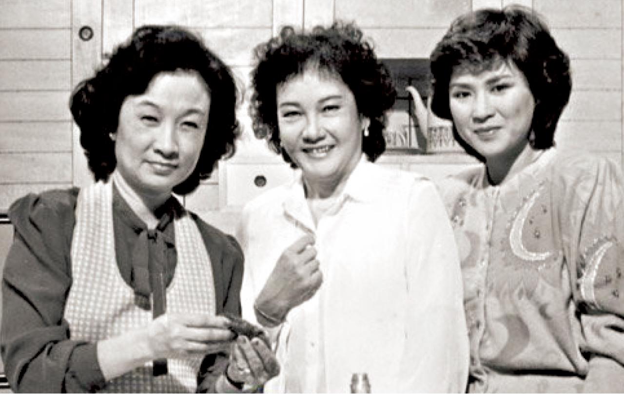 經典婦女節目
《午間小敘》
八十年代亞洲電視推出《午間小敘》,由方太(左)主持烹飪環節,節目於89年結束,其後改名為《方太生活廣場》。