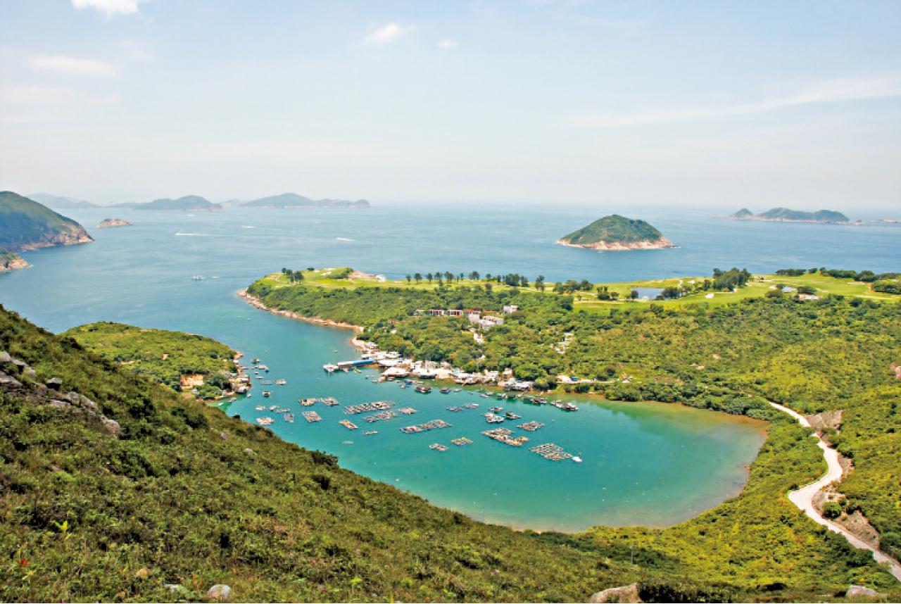 田下山俯望布袋澳。