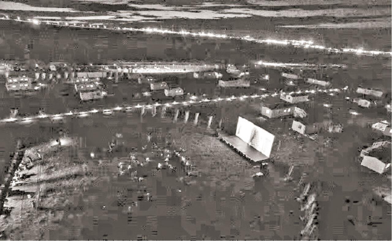 影展落幕後,青海湖的戶外放映,主要是給嘉賓參加。