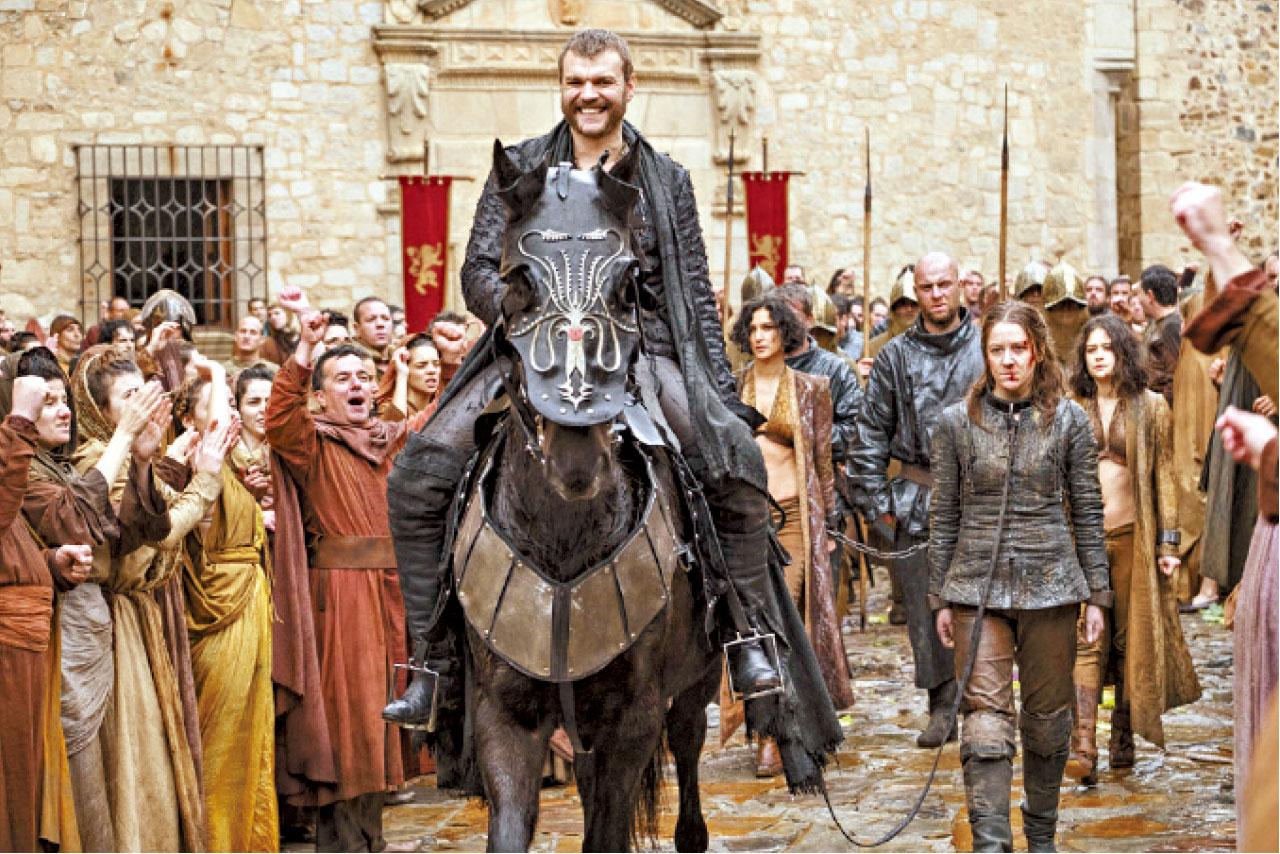 Euron帶著戰利品領功,一躍成為最受喜愛奸角,但跟Joffrey及Ramsey比,我覺得差太遠了。