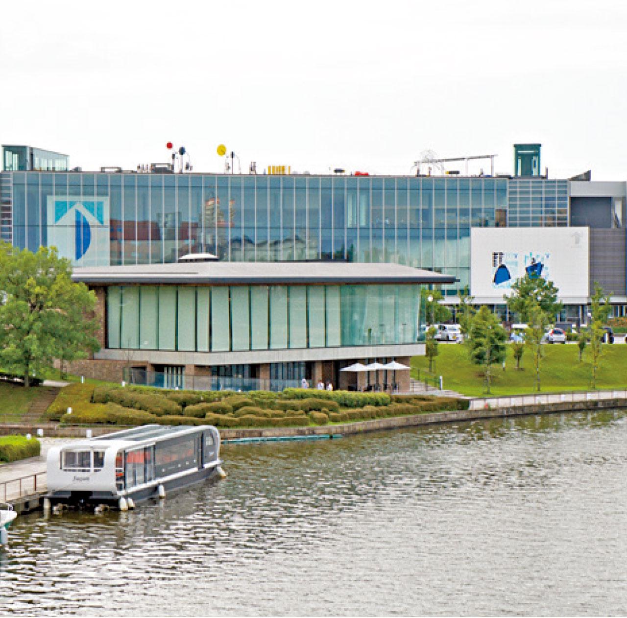 運河旁的美術館本月底正式開幕。