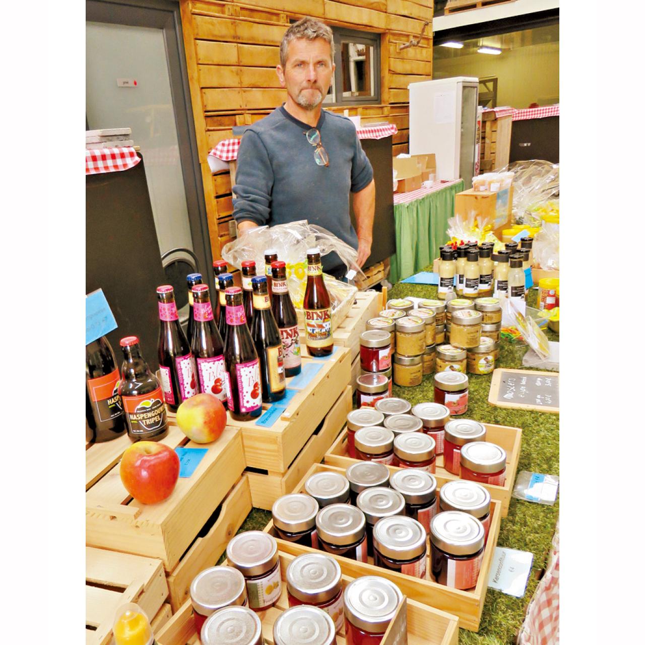 雅各果園擺賣的各式農產。