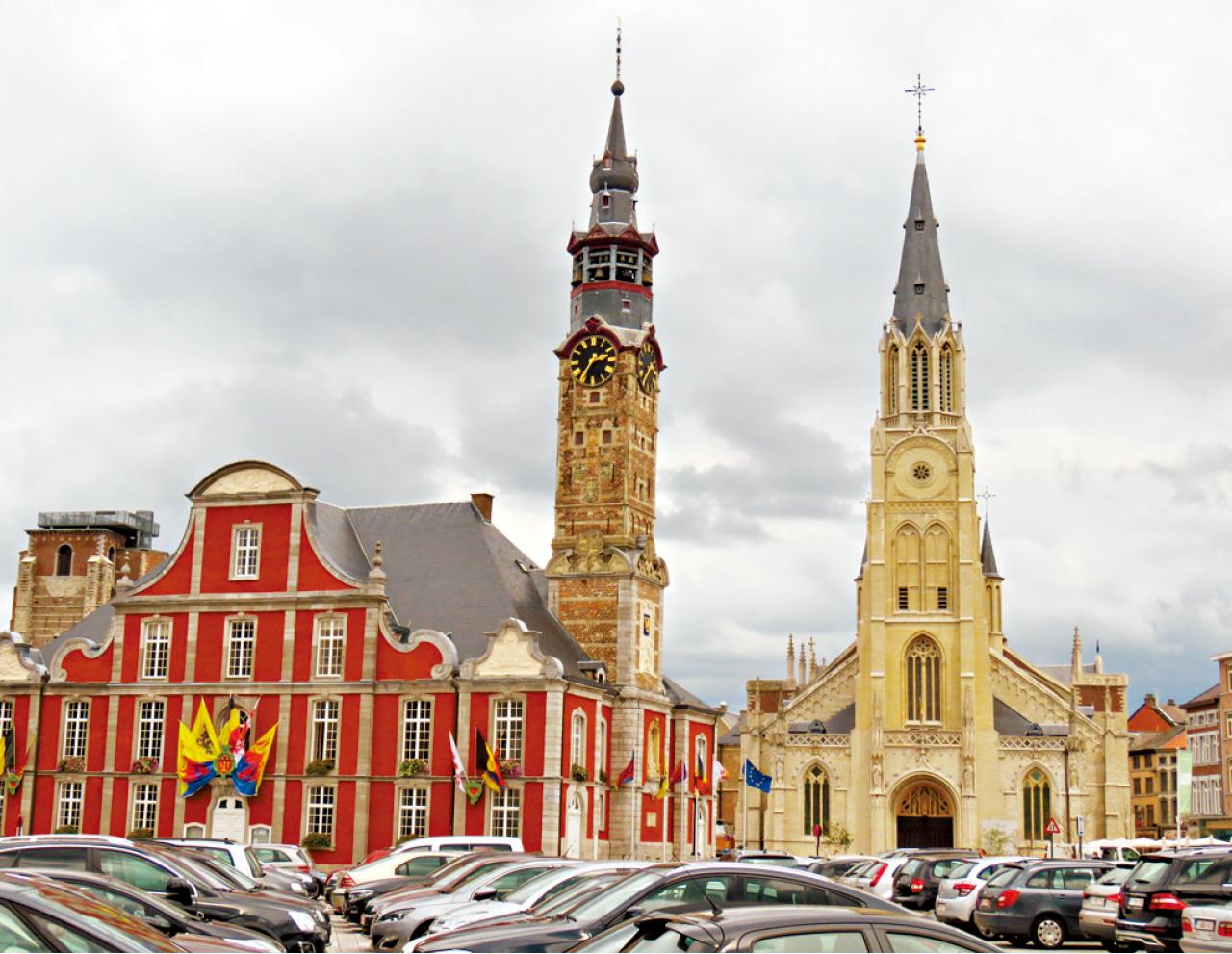 聖特雷登的教堂和市政廳塔樓。