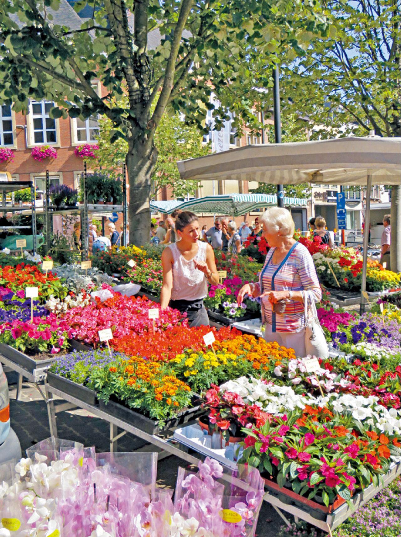 比爾曾露天市集花檔。