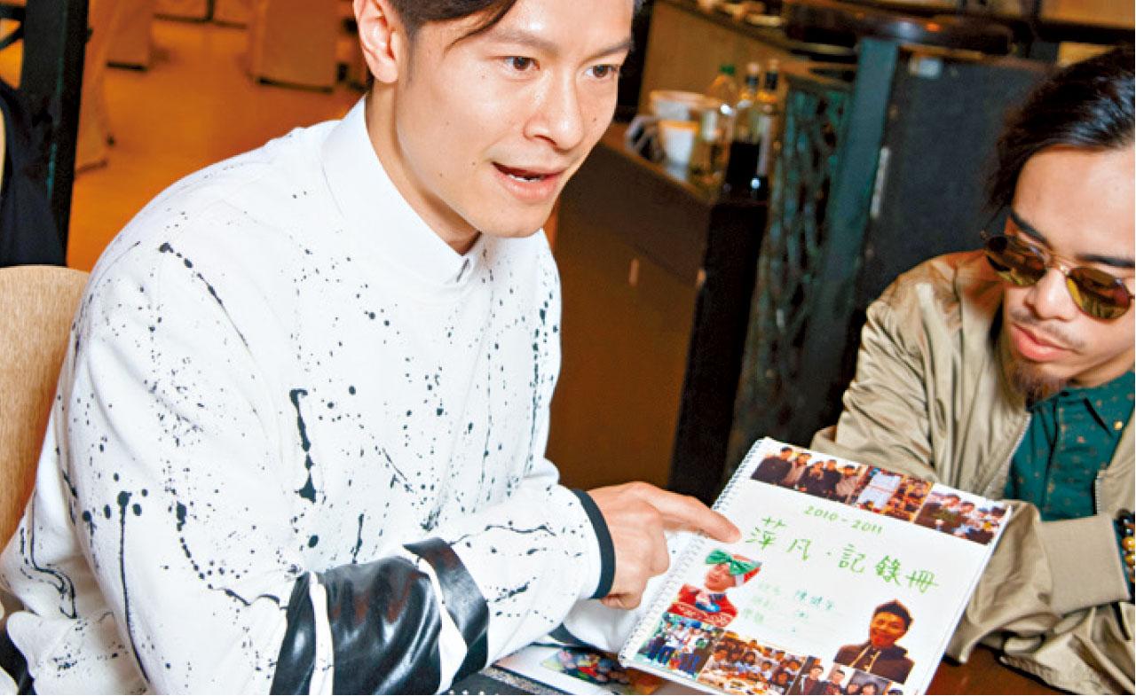 On仔手中的自製相簿,是初出道時所收的禮物,這些舊歌迷有的已婚或已過了追星的階段,雖近年已少見,但共同的記憶仍在心頭。