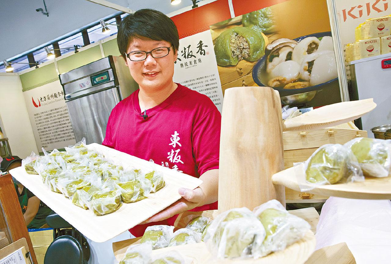 來自台東的東粄香,為是次美食展預備了3,000個艾粿,每個新台幣20元,比店舖賣得更便宜。(東粄香:台東縣成功鎮忠智里中華路187號一樓)