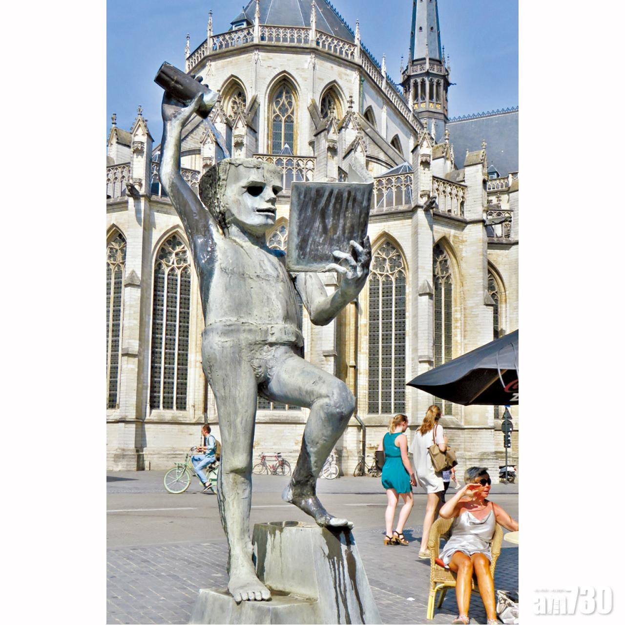 Fonske雕像噴泉。