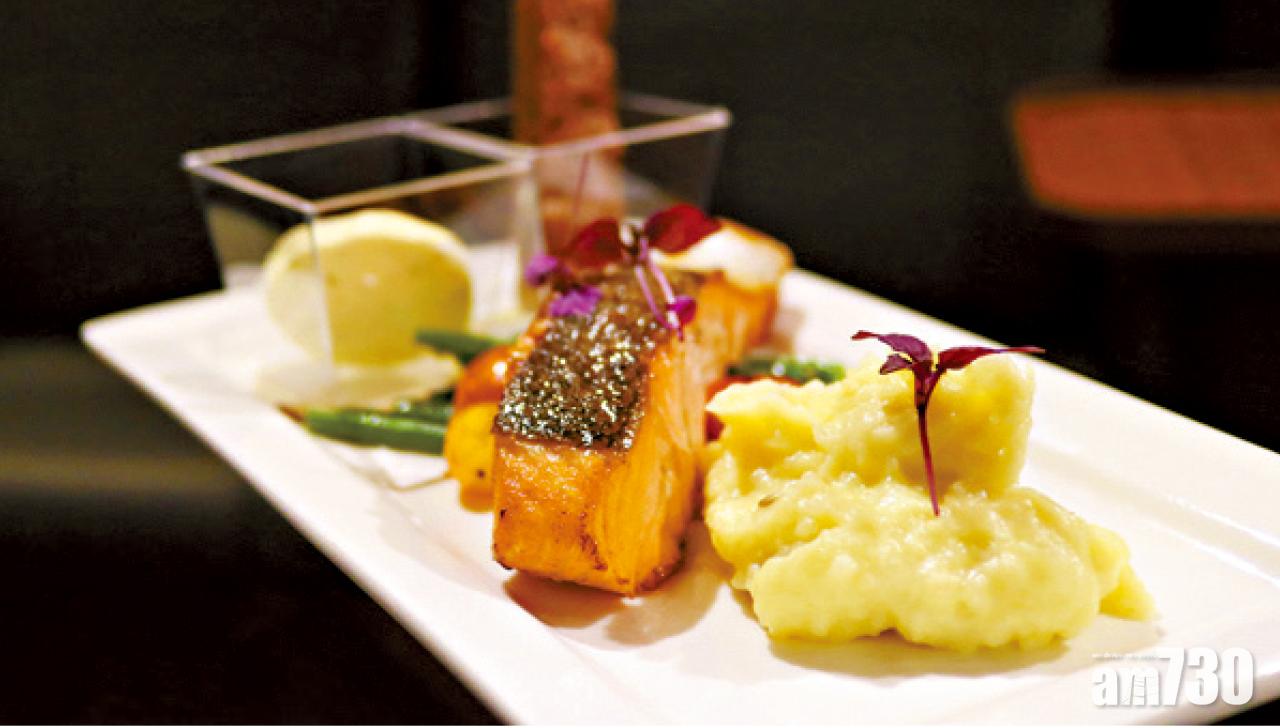 香煎三文魚柳配香草檸檬牛油