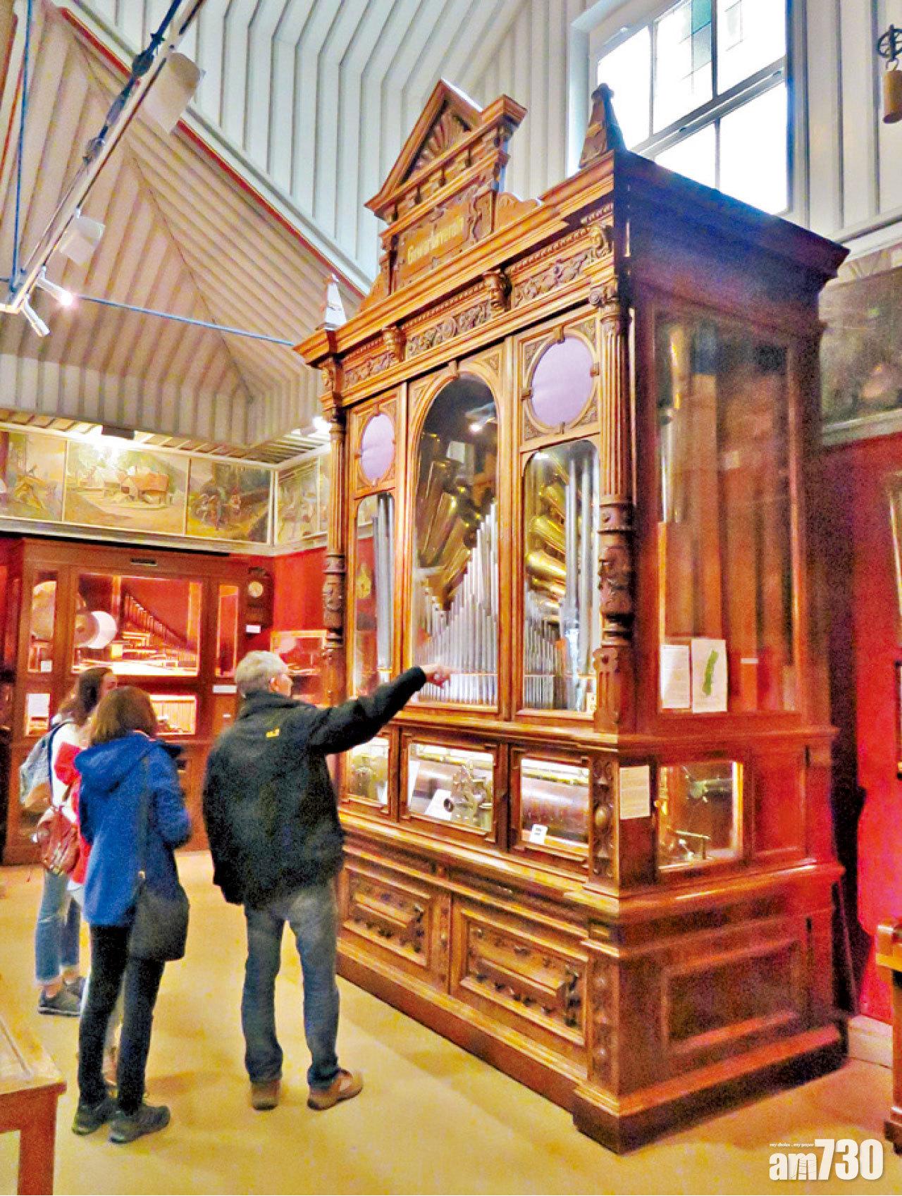 黑森林博物館展覽的大型管風琴音樂播放機械。
