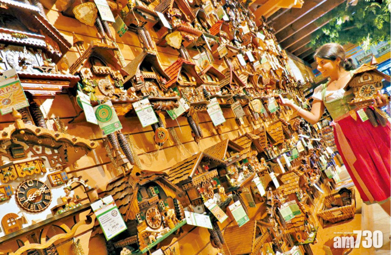 千鐘屋看得人眼花繚亂的各式咕咕鐘。