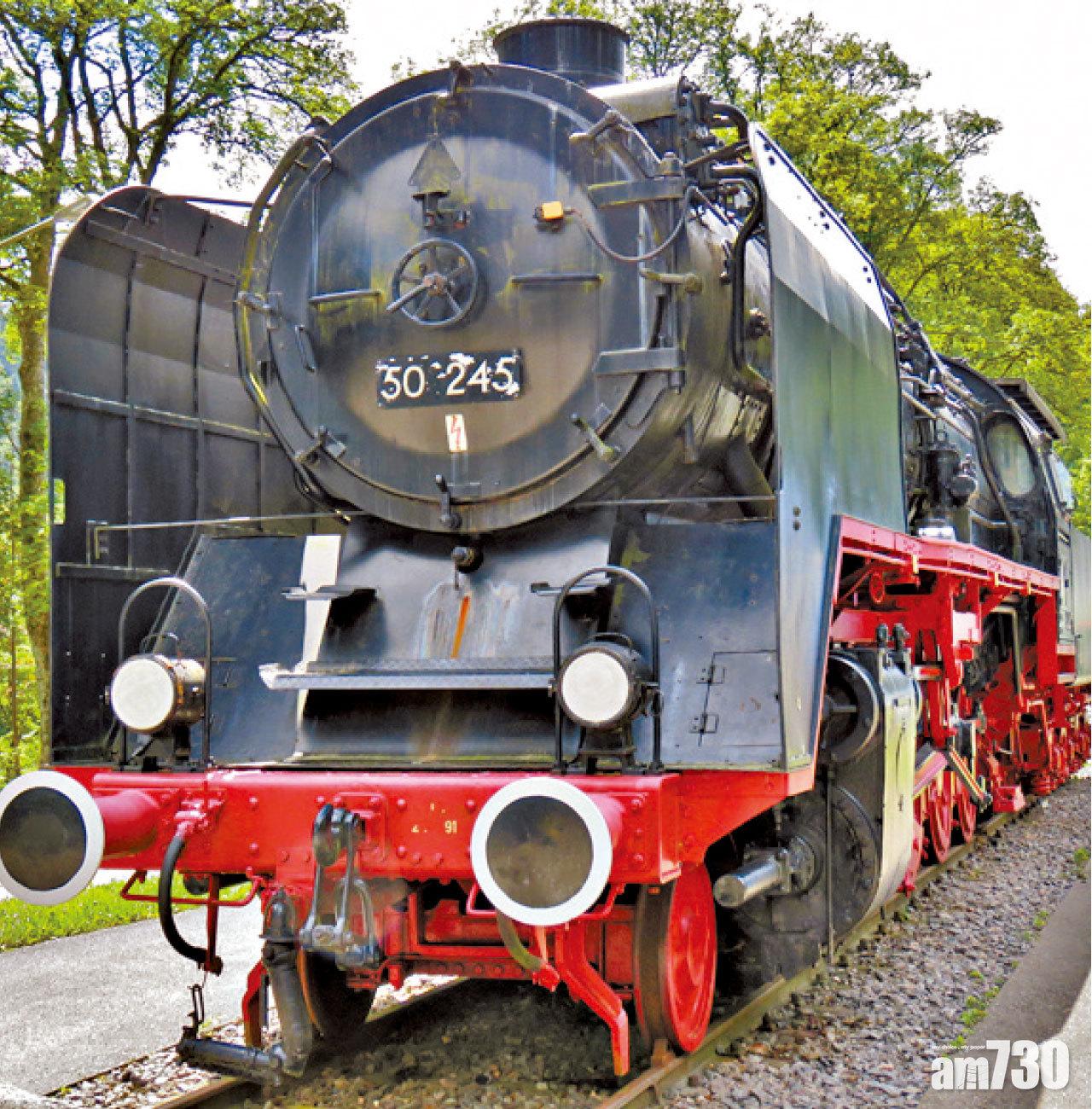 特里貝格火車站的古老蒸氣火車頭。