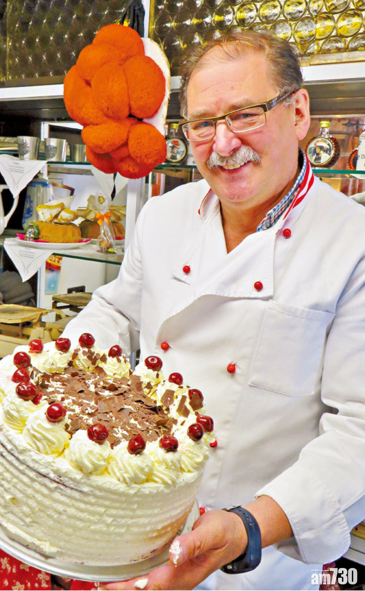 大師傅即製的黑森林蛋糕。