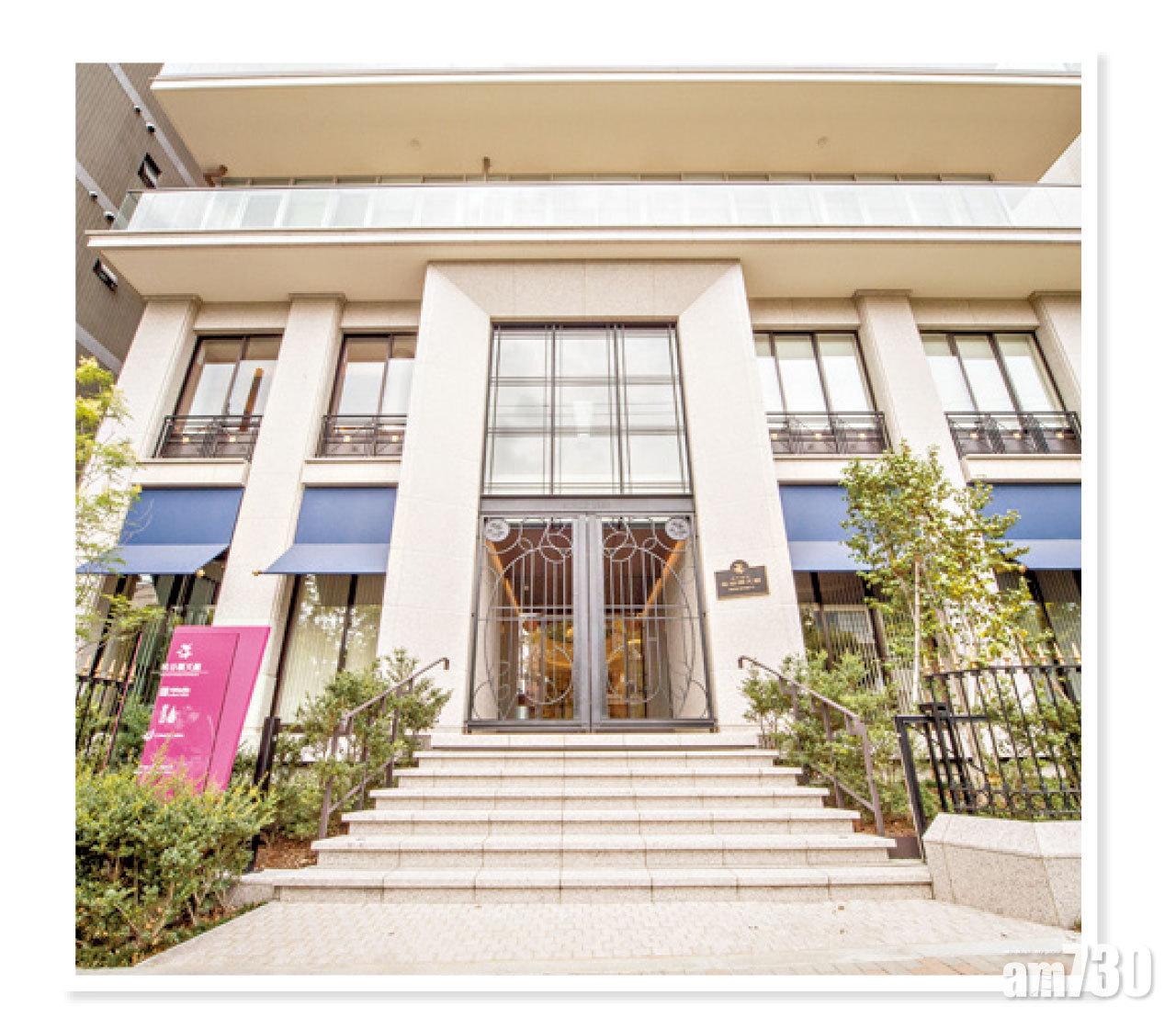 「桃谷順天館」總部外觀,大閘設計源於「美顏水」的包裝。