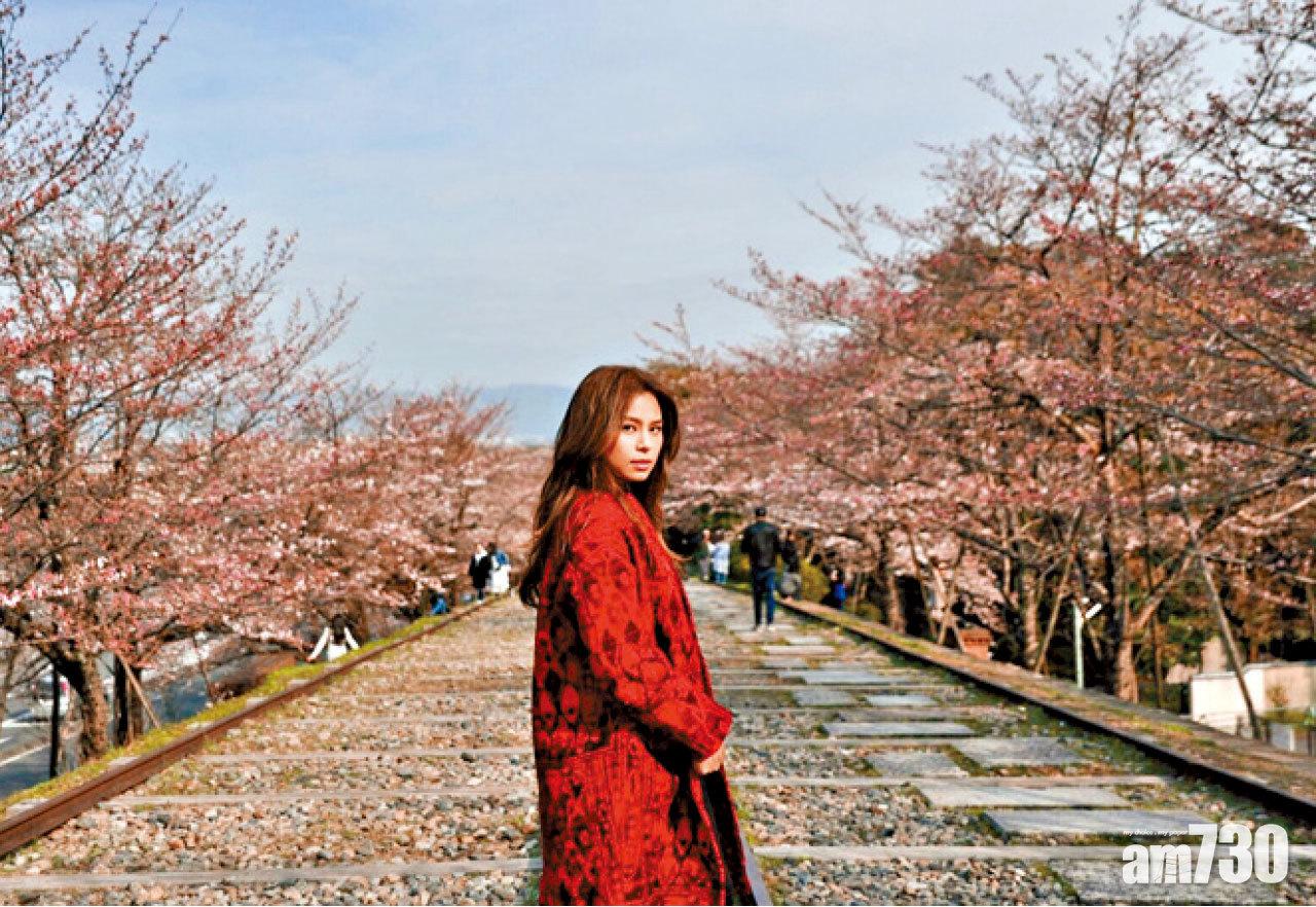 ① 入行首次到外地拍攝MV,為《空姐》到京都取景。