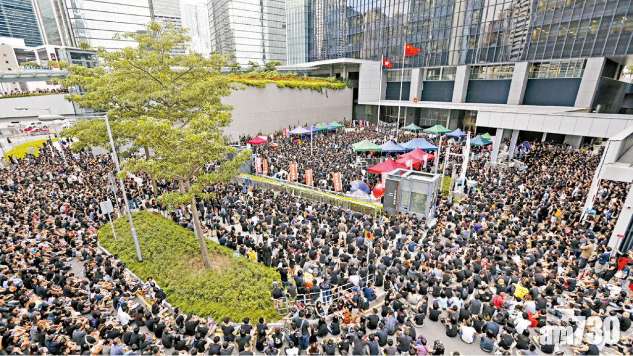 大批市民5年前在公民廣場參與反國教集會。
(資料圖片)