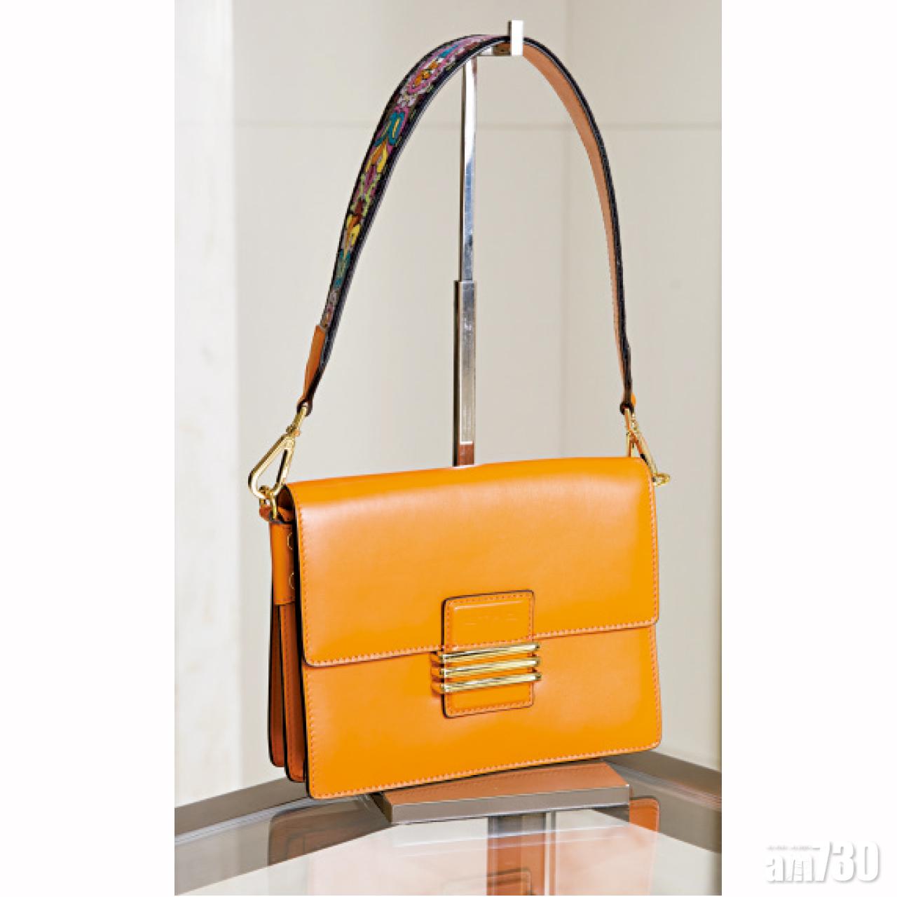 中型版rainbow bag。
$12,700
