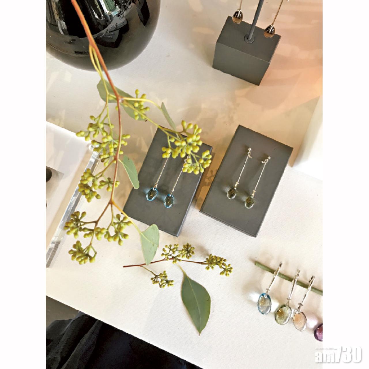 Dew Drop採用打磨成鵝卵石形狀的水晶石、月光石、紫水晶及石英等半寶石,彰顯女性魅力。