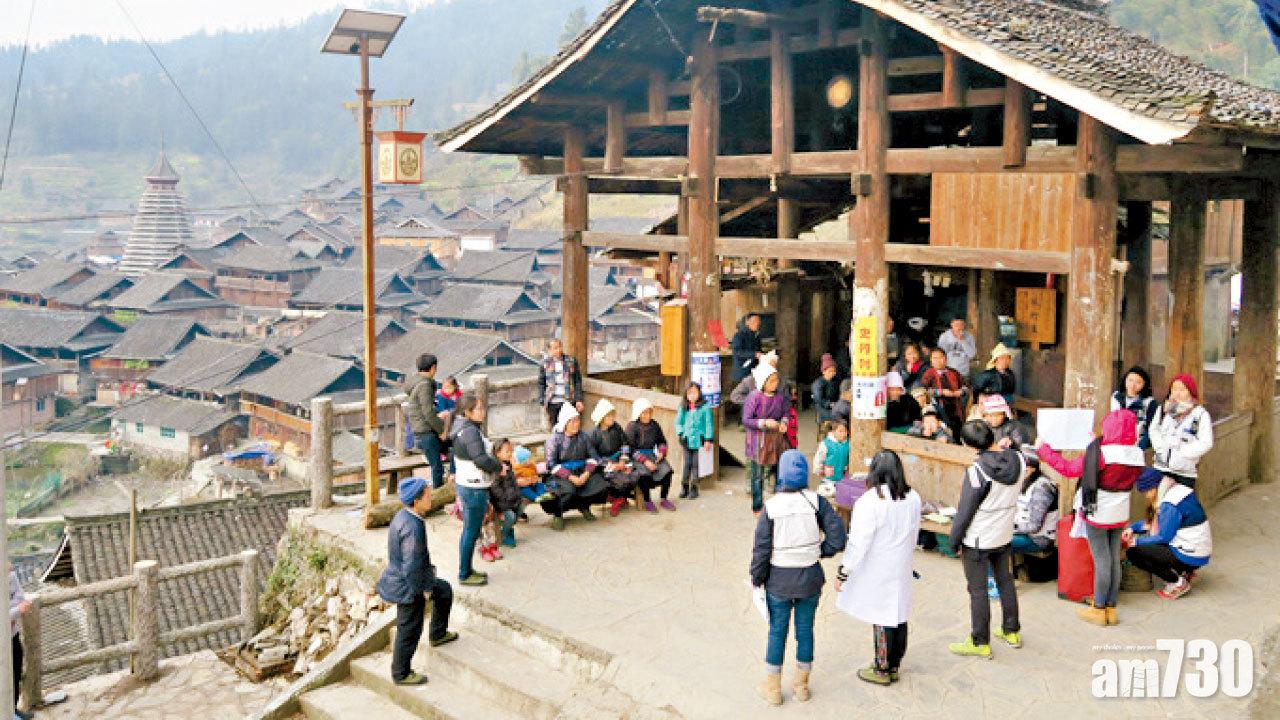 隊員走訪到內地與一些少數民族推廣健康資訊。 (CCOUC/災害與人道救援研究所圖片)