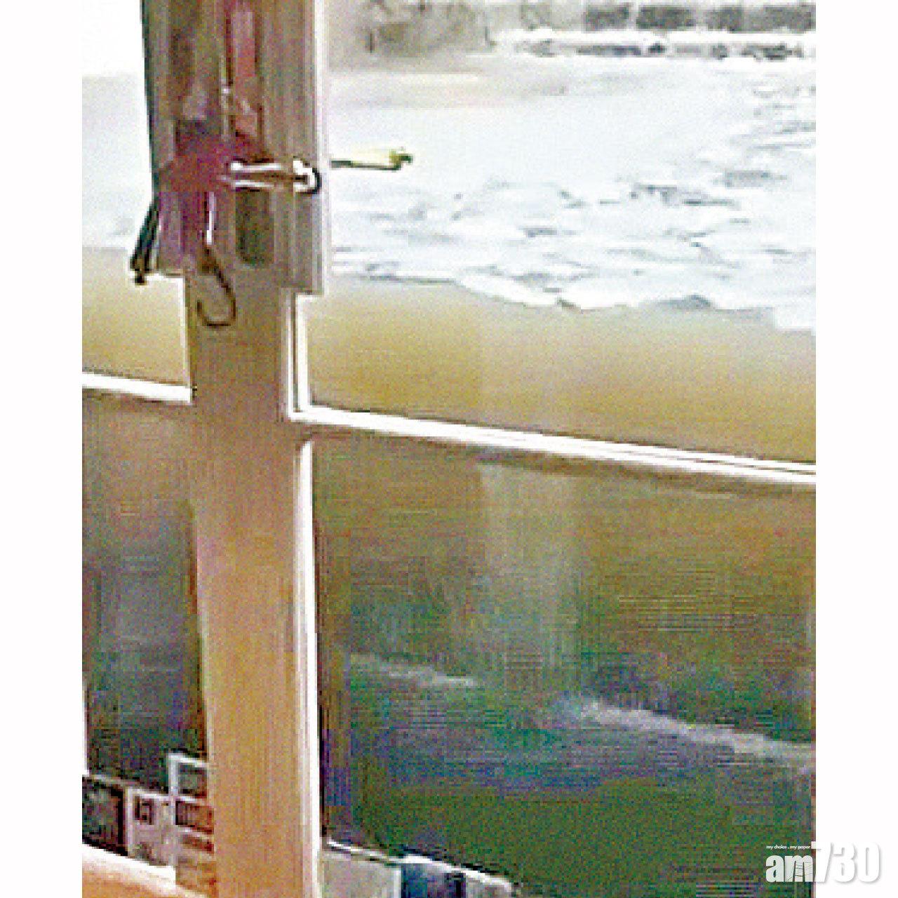 邁阿密一間珠寶店外的洪水達數呎高。