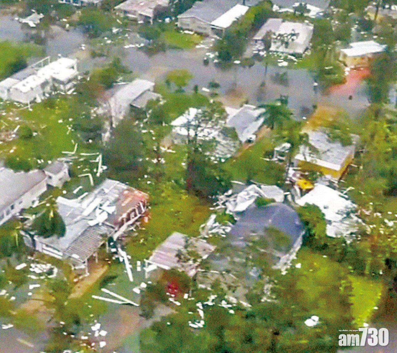 那不勒斯民房幾乎被洪水淹沒。