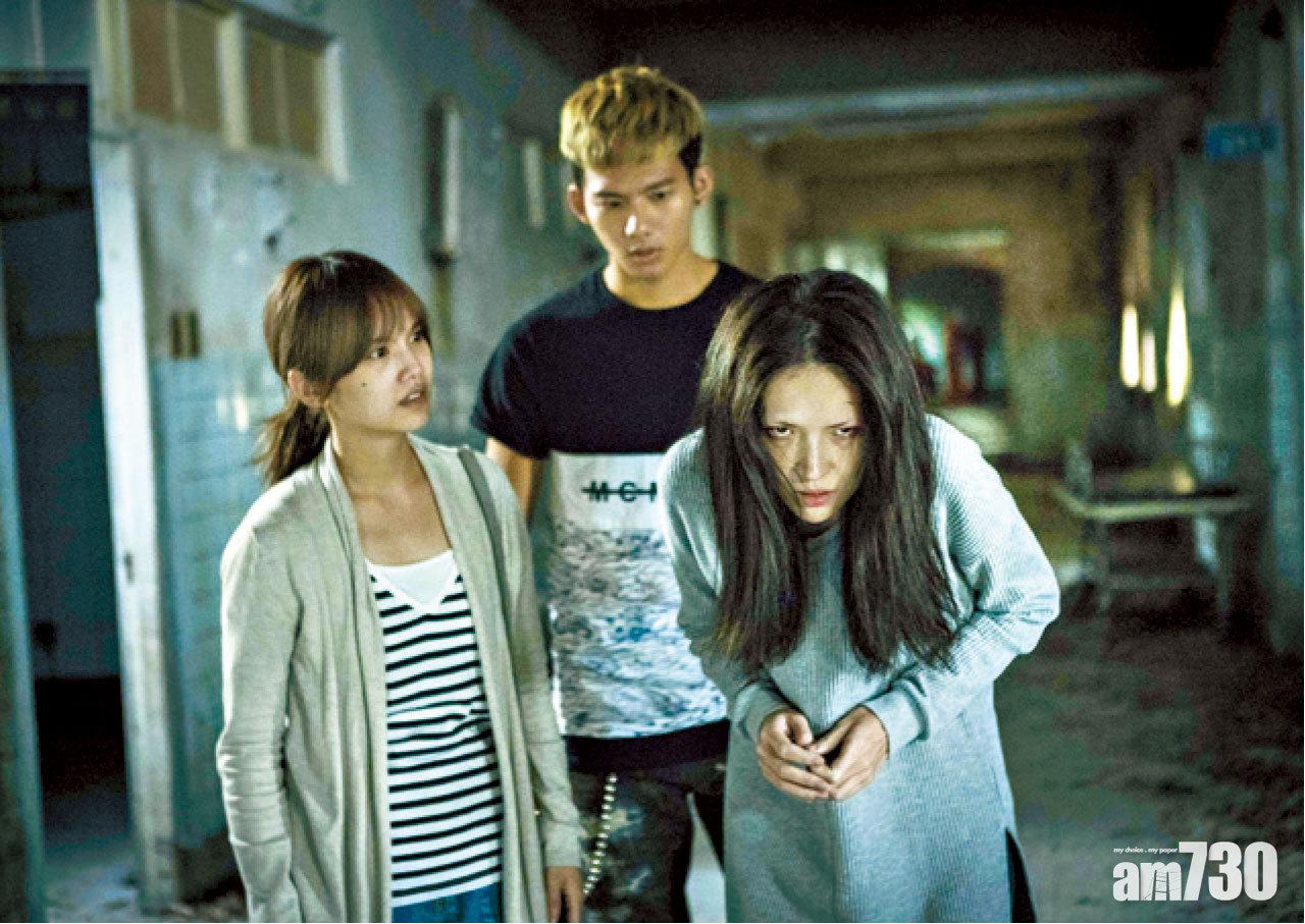 許瑋甯為演出被紅衣小女孩附身的狀態,她和導演研究出寒背吊腳走路的方式,因而弄得腰痠背痛。