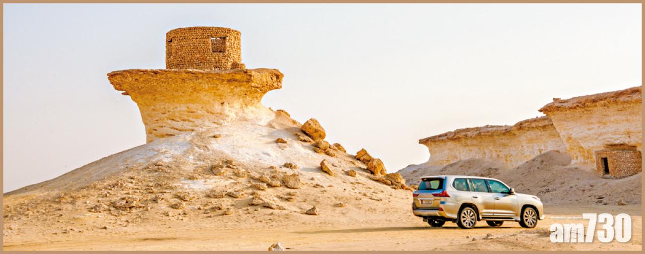 沿途見到的一座座土丘,是早前拍攝電影後遺下的。