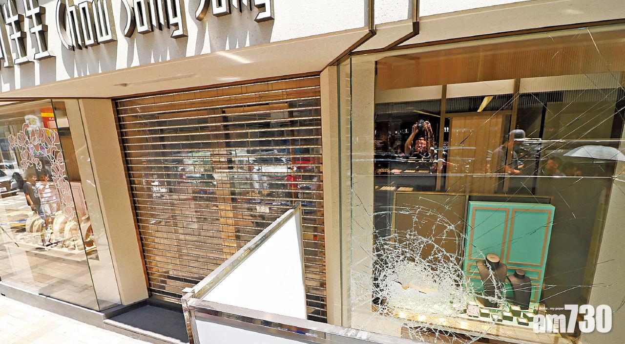 廣東道周生生昨被3匪打劫。(鍾式明攝)