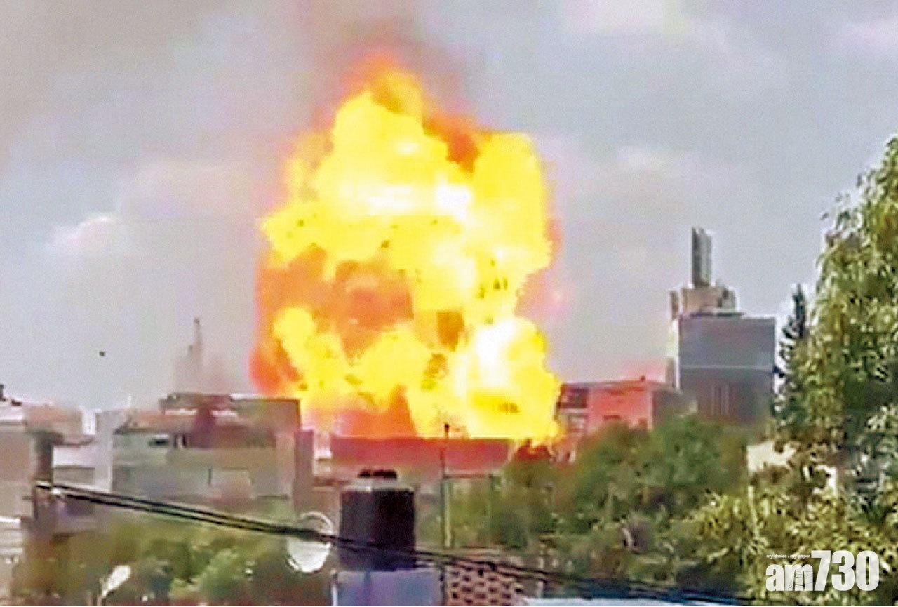 有大廈發生爆炸噴出巨大火球。