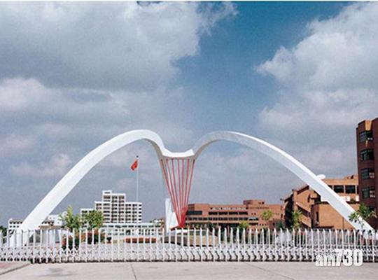 第2位:上海交通大學大門思源門