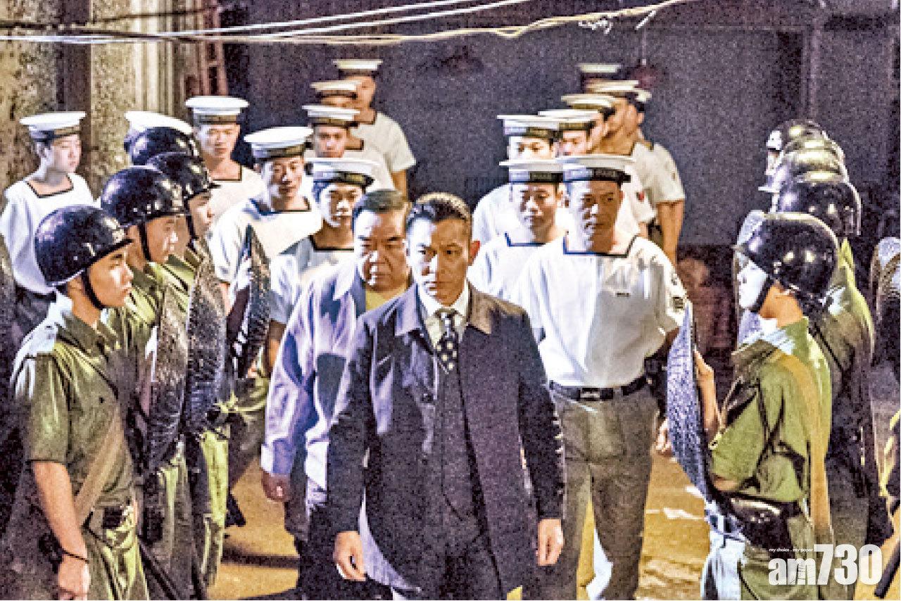 雷洛出場甚有氣勢,背後的豬油仔(鄭則仕飾)與嚴正(黃日華飾),由始至終對他忠心耿耿。