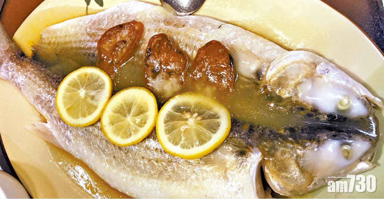 {檸檬蒸烏頭}
檸檬可以提升烏頭鮮味,令每一口魚肉夾著鹹檸香,層次豐富。