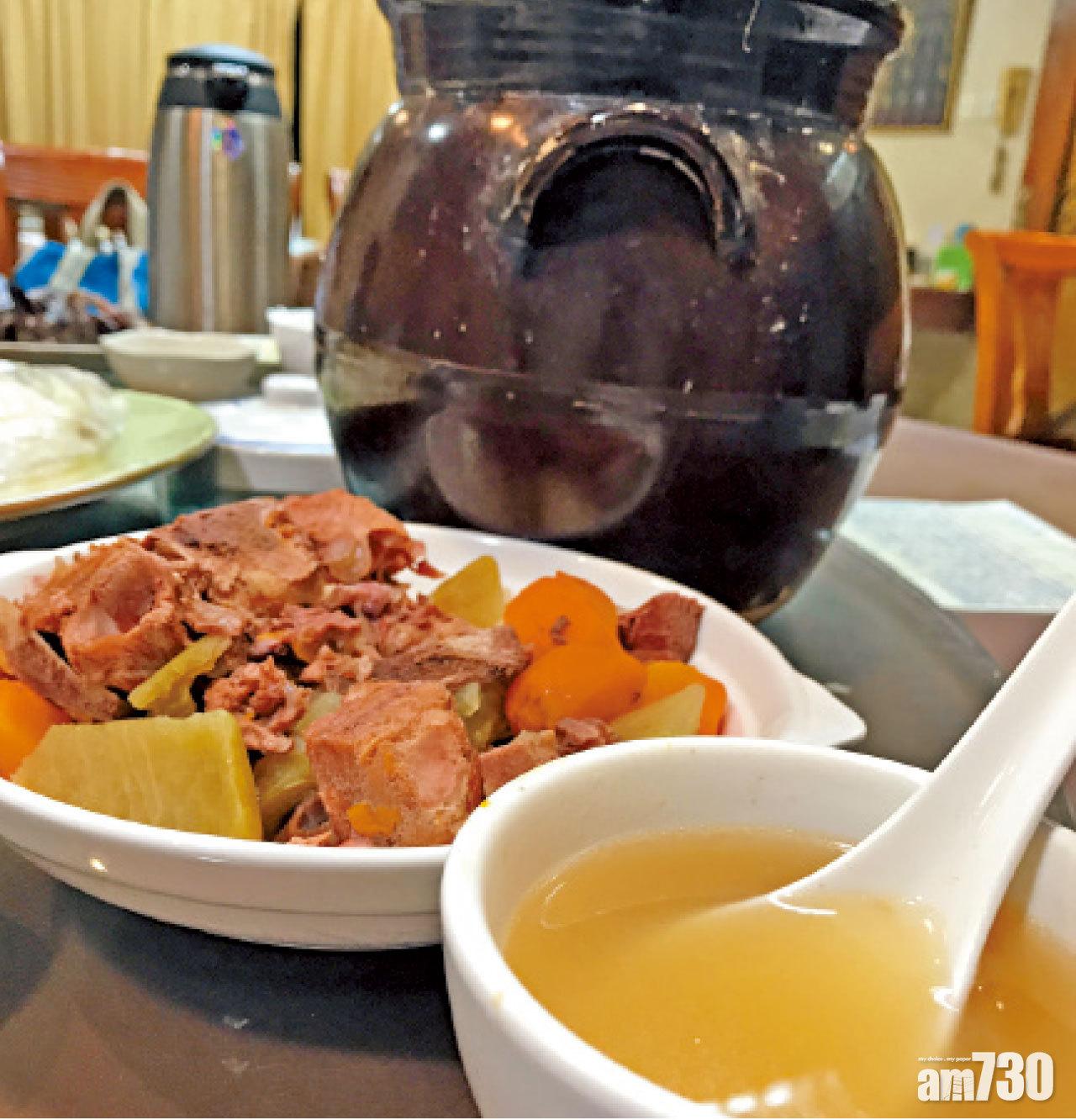 {明火靚湯}
以食療滋補及清潤調理為主的湯水,用的全是真材實料。