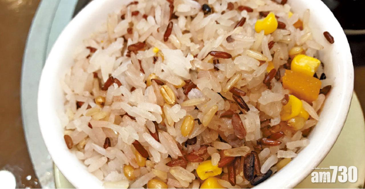 {五色健康飯}
五色飯製作講究,無油又具營養價值,是健康之選。