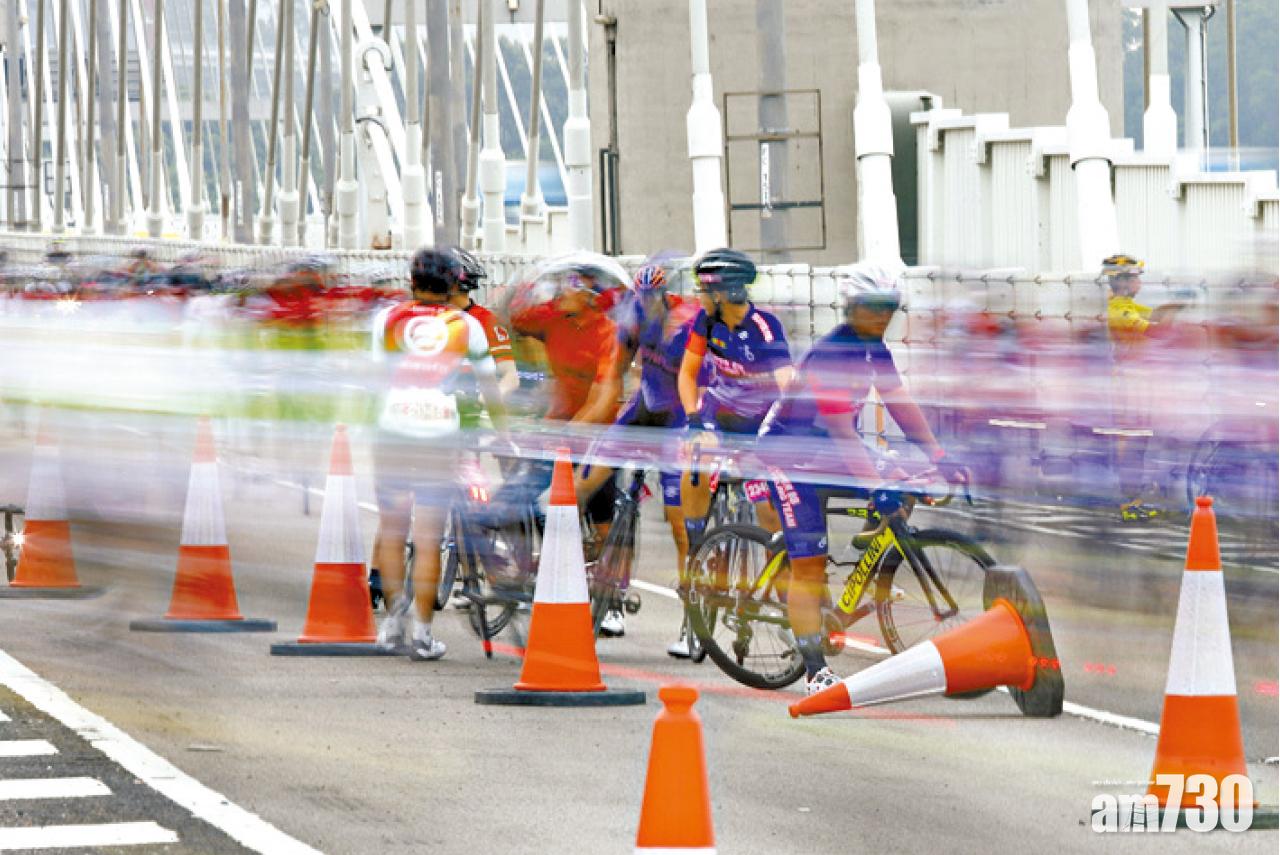 有車手批評,汀九橋面多碎石,容易發生意外或碰撞。