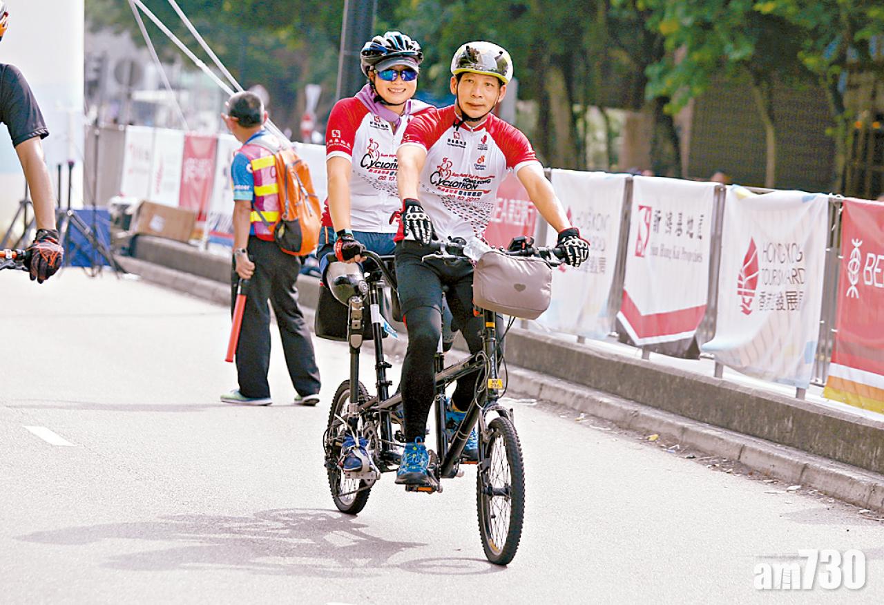 有傷健人士參加30公里賽事,以完成為目標。