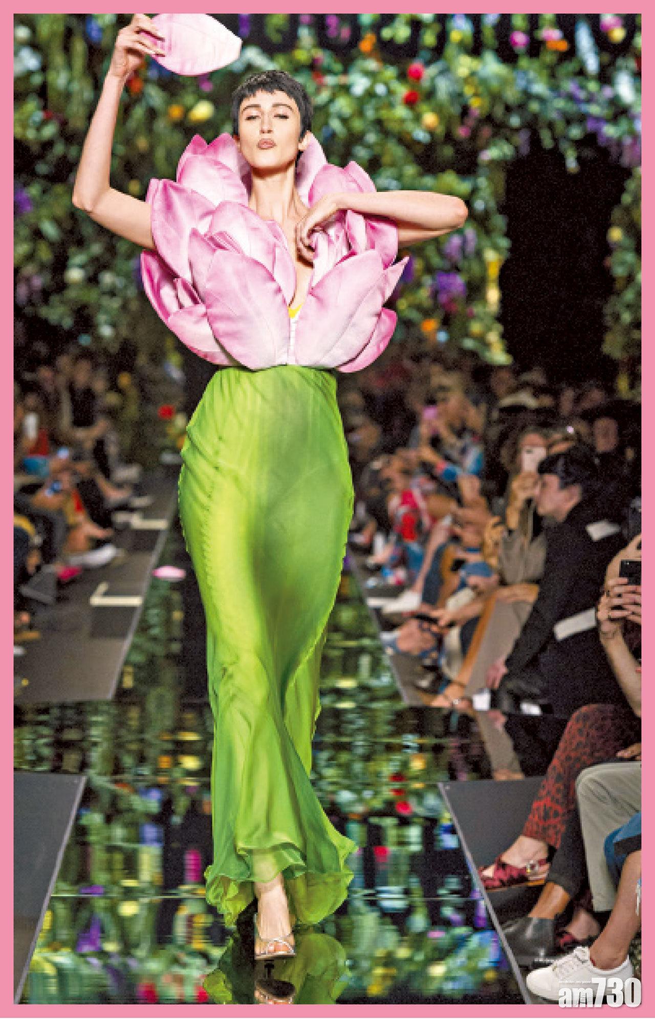 一件以牡丹花為露感的dress,是art piece還是ready to wear?