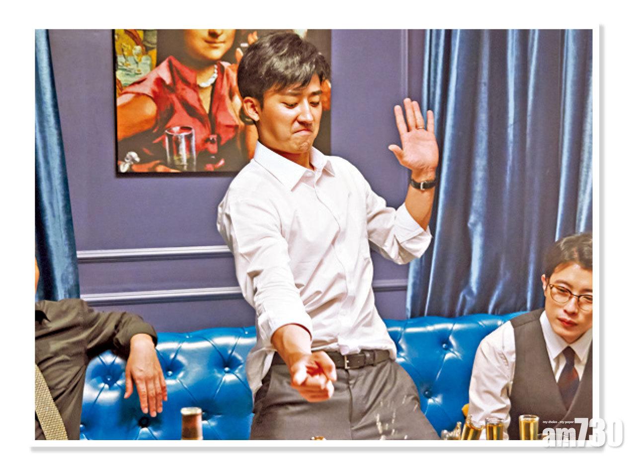 崔半島是為了生活而在職場卑躬屈膝的一般上班族。