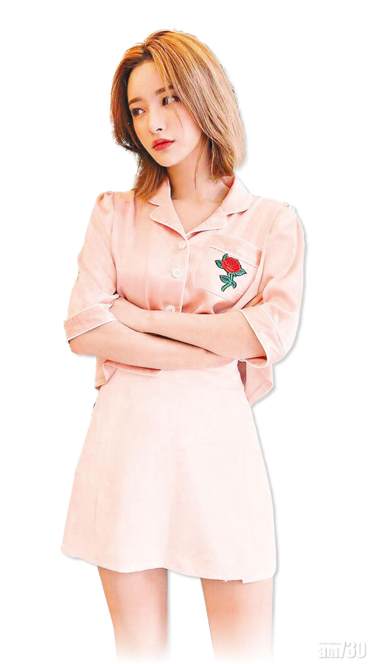 玫瑰花刺繡上衣在韓國大行其道。