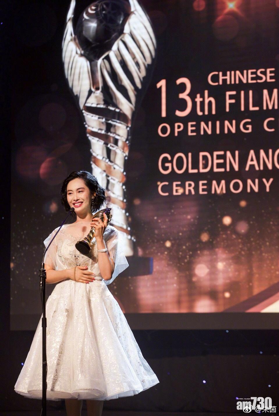 (朱茵微博照片)