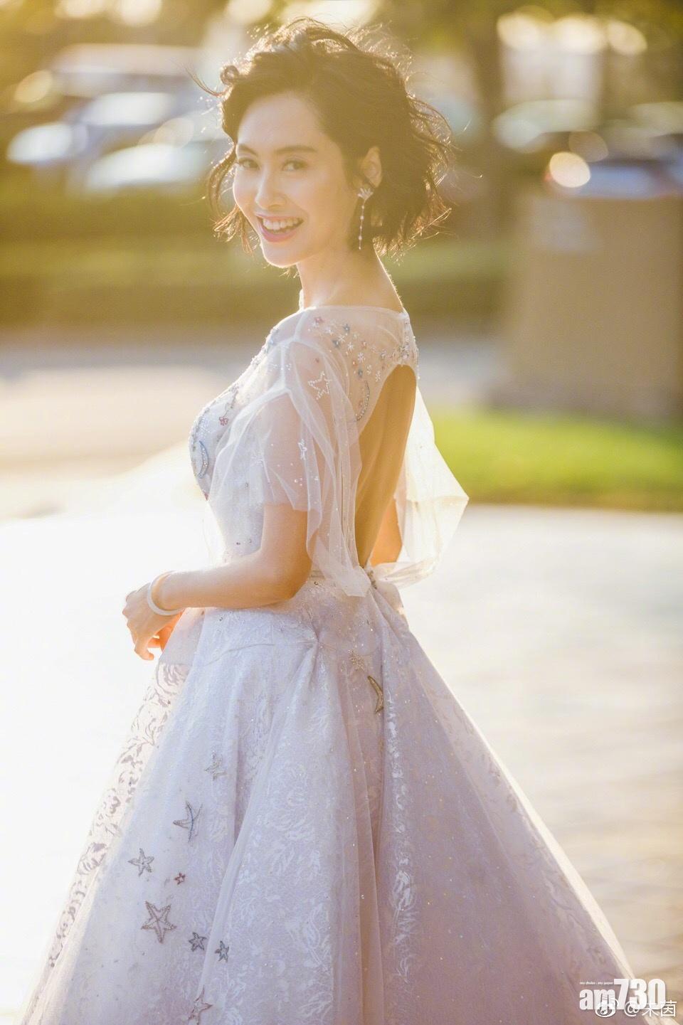 (朱茵微博照片)