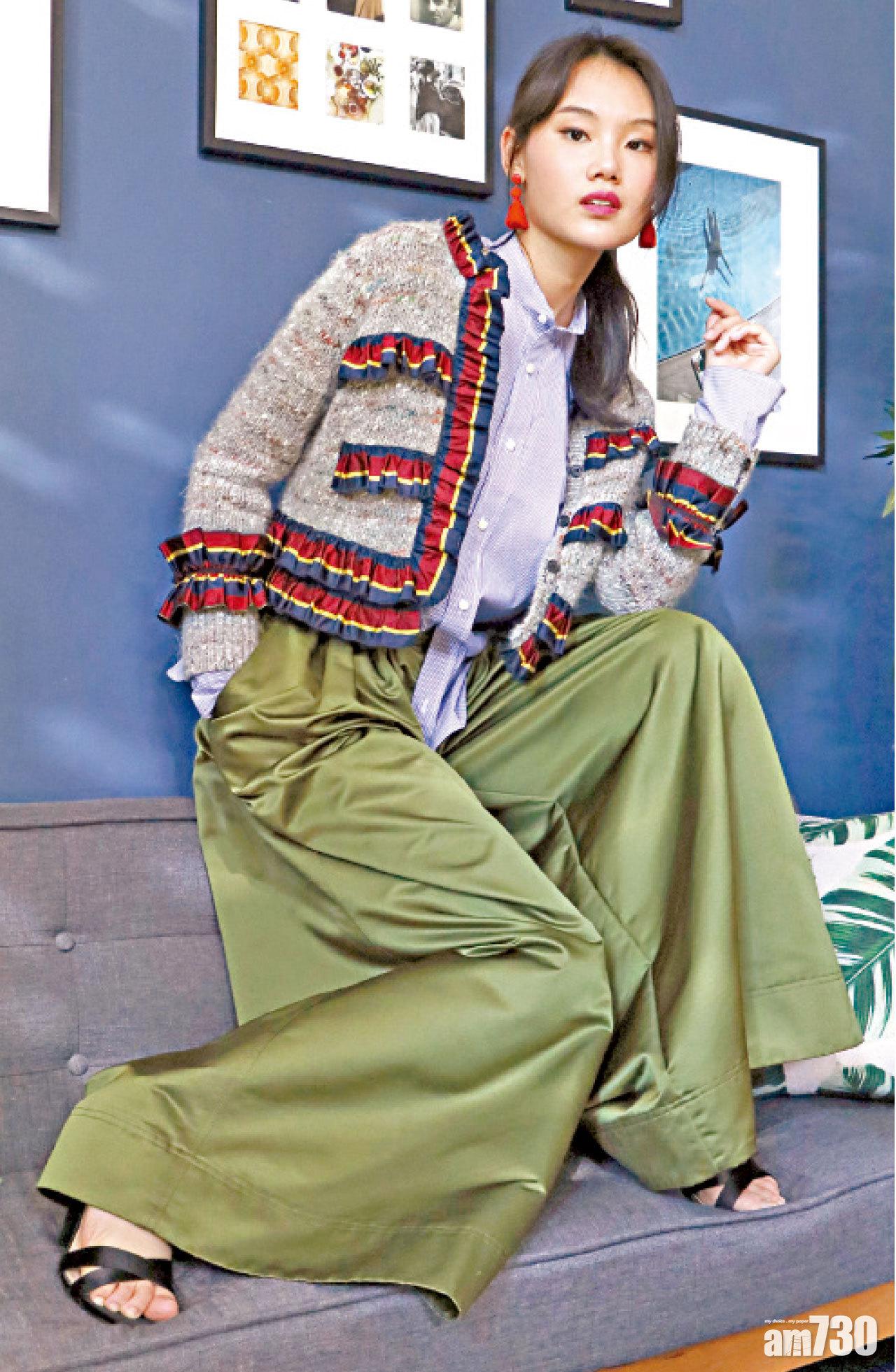 藍色直間恤衫 $780
紅色流蘇耳環 $250