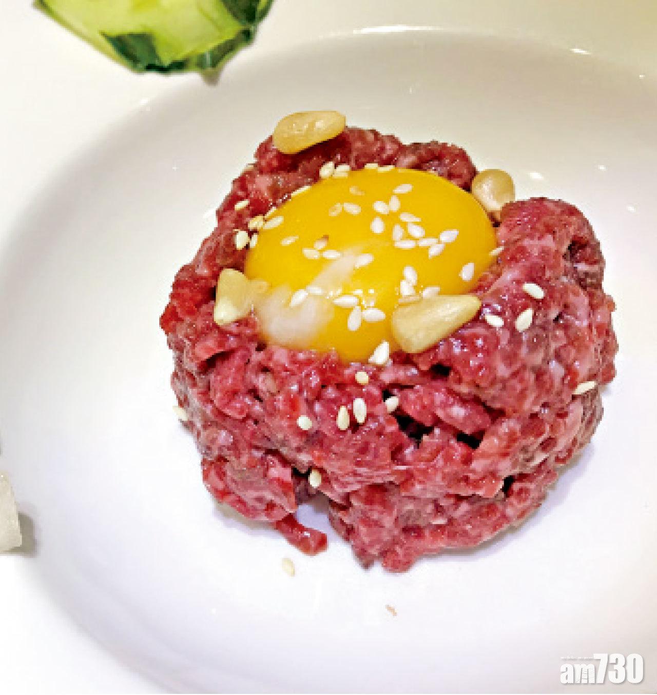 生拌韓牛肉加入了雞蛋和雪梨絲,感覺清新。