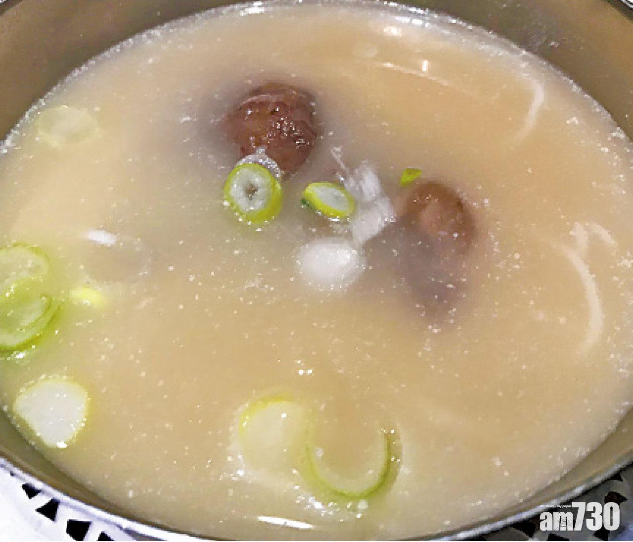 雪濃湯以韓牛骨熬製,集一切精華在內,味道非常濃郁。