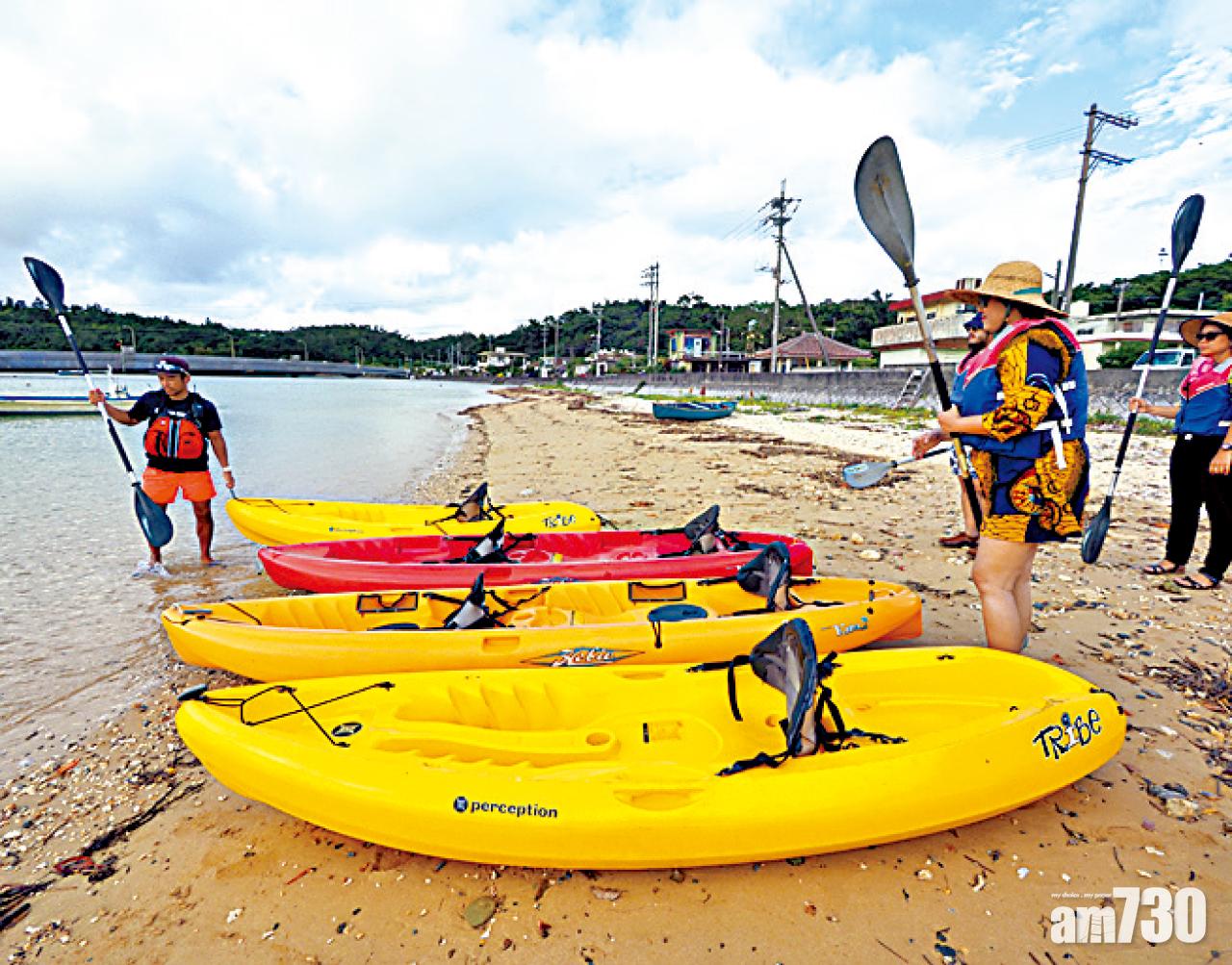 浩浩蕩蕩出發時,雙人一艇,小朋友更可跟教練船。