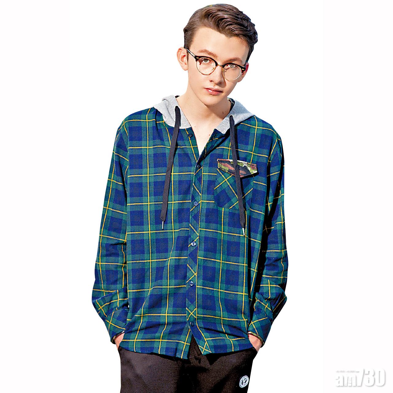 格仔連帽毛布恤衫,為大男孩帶出型格與書卷氣。($398)